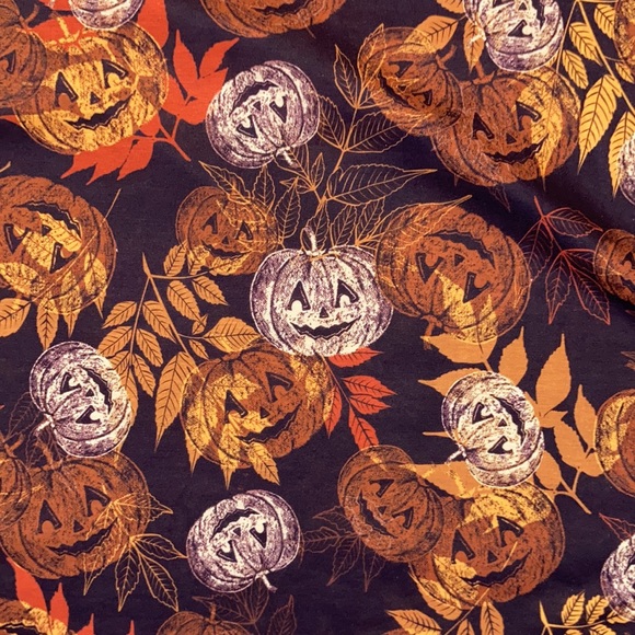 💜$10ifbundle3 one world fall themed print lightweight top size 1X or 3X - Picture 16 of 16